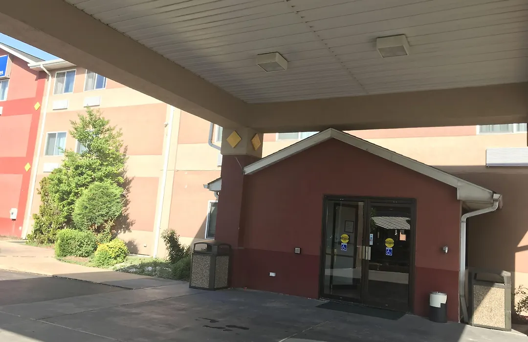 Americas Best Value Inn And Suites Saint Charles-1